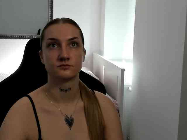 AlexaKisses webcam