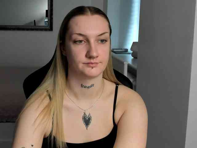 AlexaKisses webcam