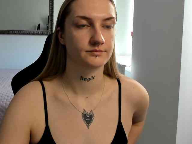 AlexaKisses webcam