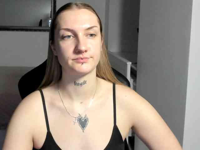 AlexaKisses webcam