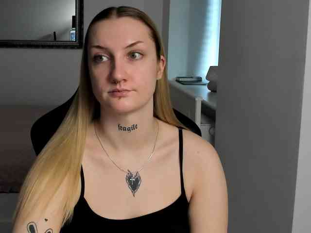 AlexaKisses webcam