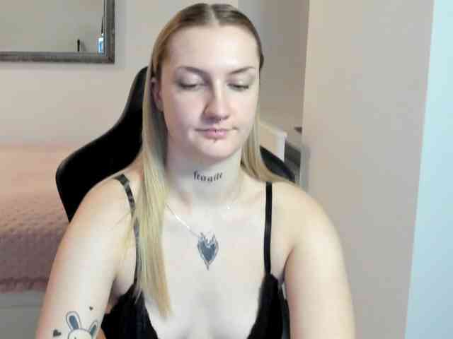 AlexaKisses webcam