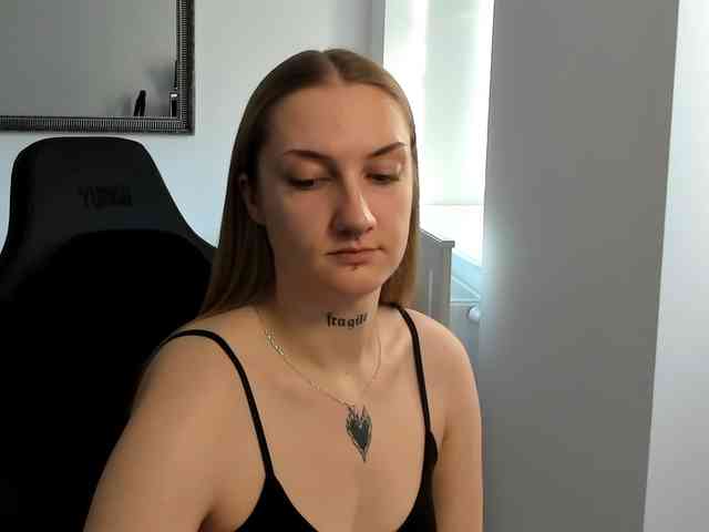 AlexaKisses webcam