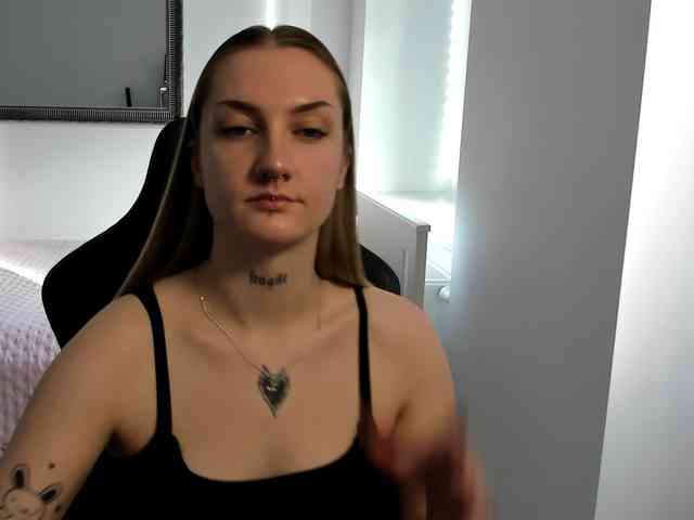 AlexaKisses webcam