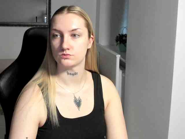 AlexaKisses webcam