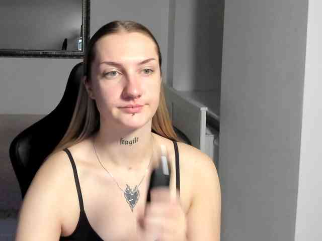 AlexaKisses webcam