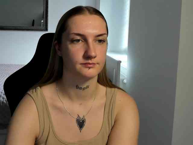 AlexaKisses webcam