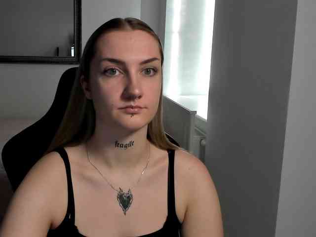 AlexaKisses webcam