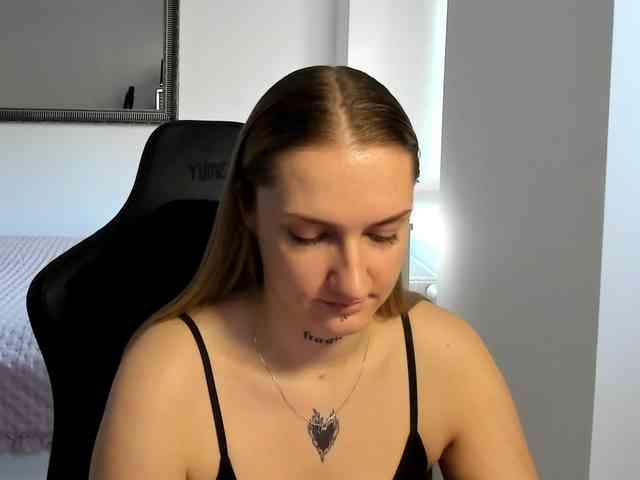 AlexaKisses webcam