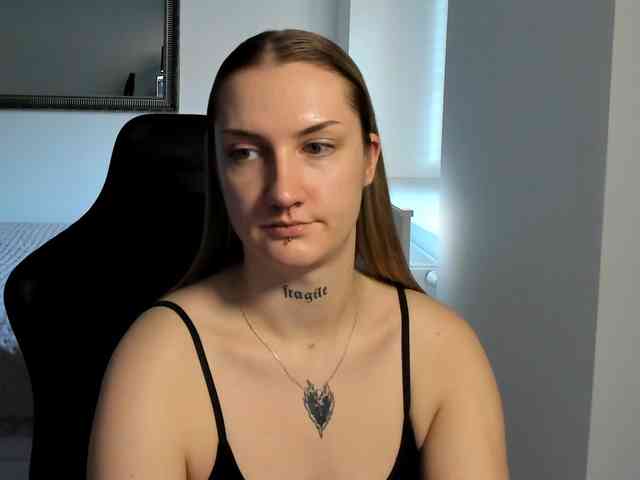 AlexaKisses webcam