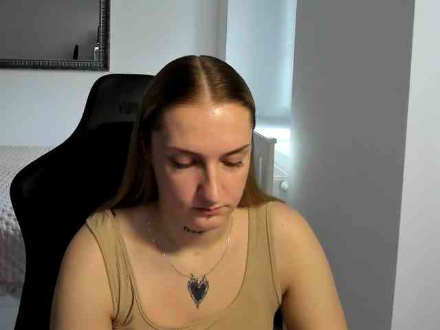AlexaKisses webcam