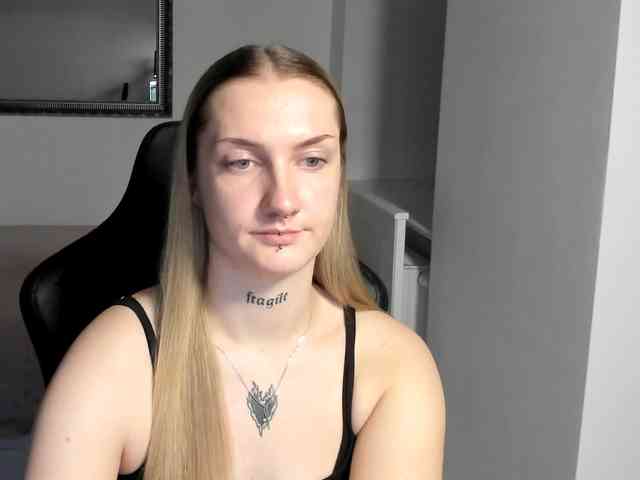 AlexaKisses webcam