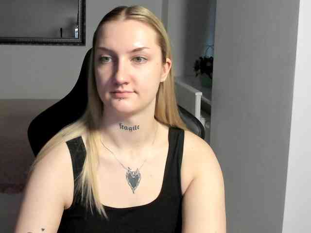 AlexaKisses webcam