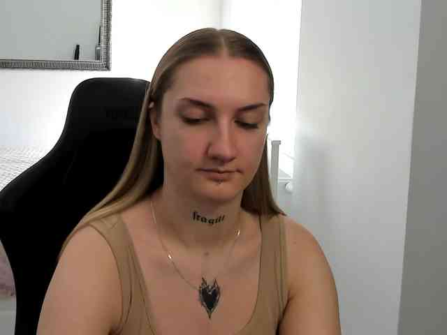 AlexaKisses webcam