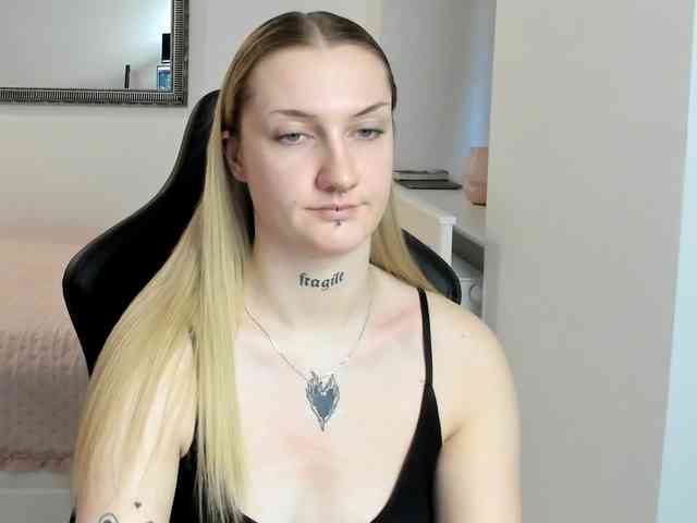 AlexaKisses webcam