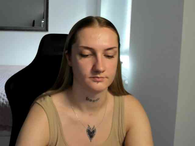 AlexaKisses webcam