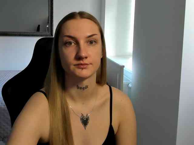 AlexaKisses webcam