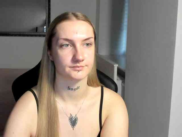 AlexaKisses webcam
