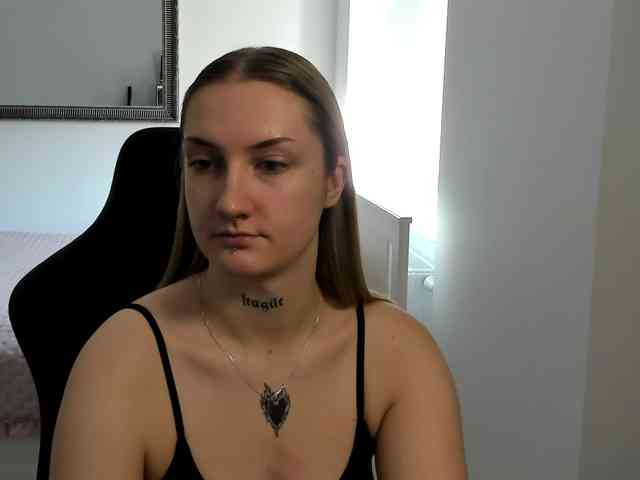 AlexaKisses webcam