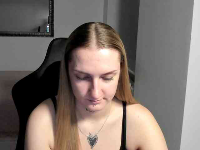 AlexaKisses webcam