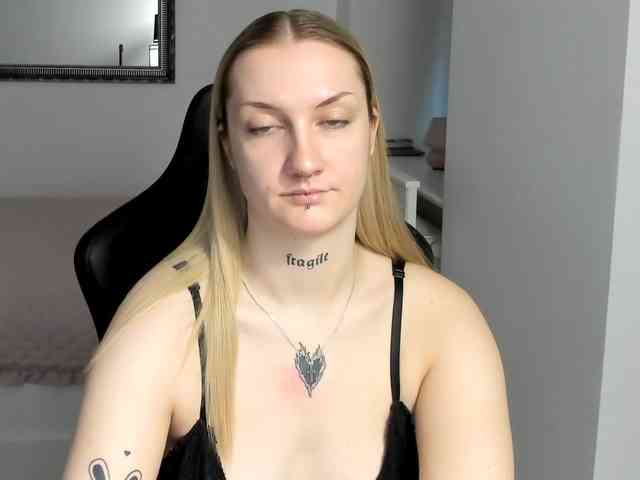 AlexaKisses webcam