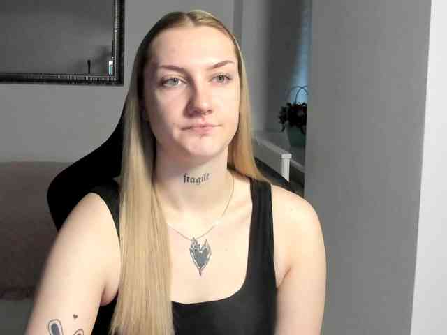 AlexaKisses webcam