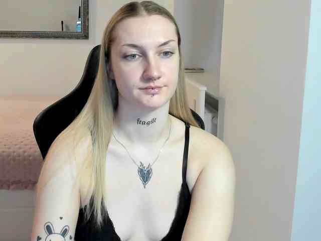 AlexaKisses webcam