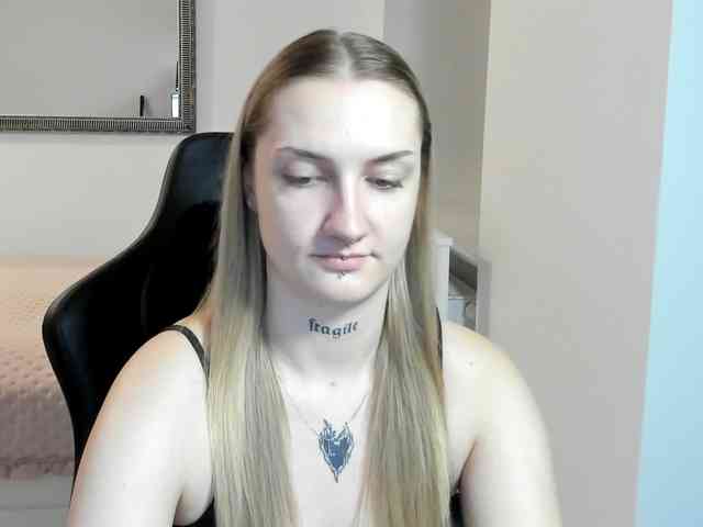 AlexaKisses webcam