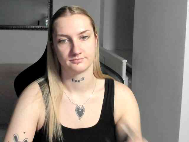 AlexaKisses webcam