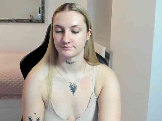 AlexaKisses webcam