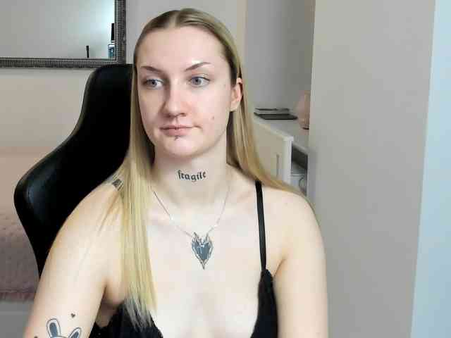 AlexaKisses webcam
