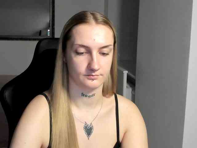AlexaKisses webcam