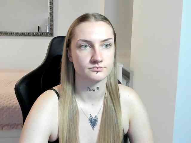 AlexaKisses webcam