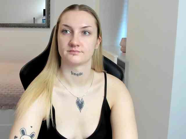 AlexaKisses webcam