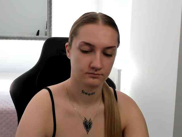 AlexaKisses webcam