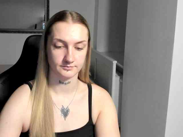 AlexaKisses webcam