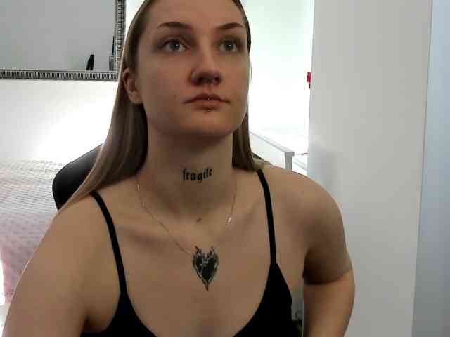 AlexaKisses webcam