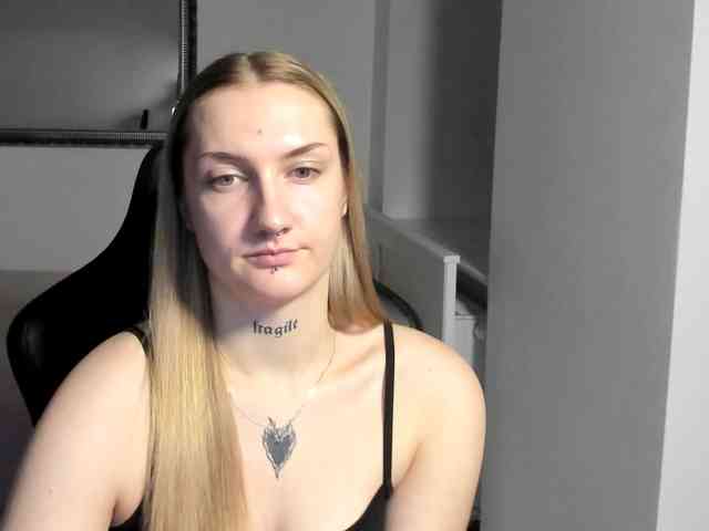 AlexaKisses webcam