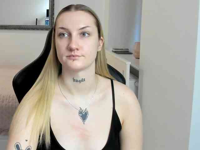 AlexaKisses webcam