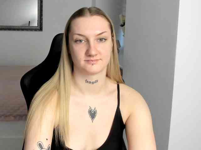 AlexaKisses webcam