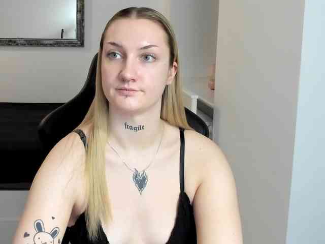 AlexaKisses webcam
