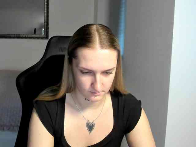 AlexaKisses webcam