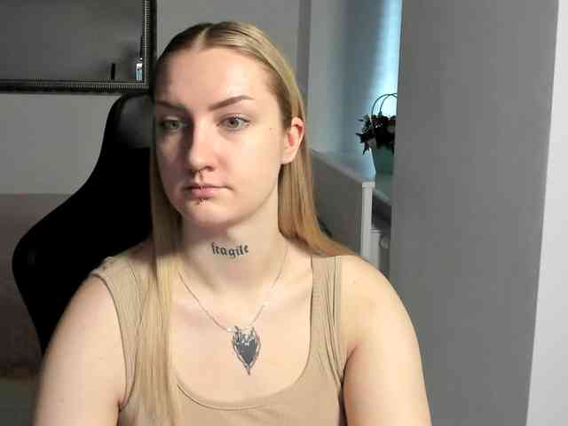 AlexaKisses webcam