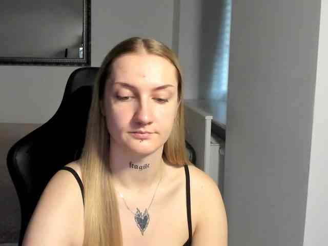 AlexaKisses webcam