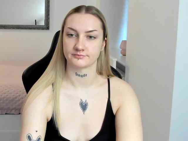 AlexaKisses webcam