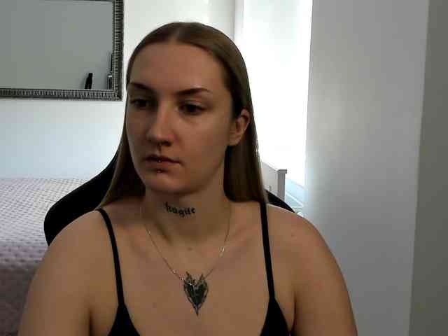 AlexaKisses webcam