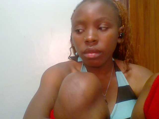 le modèle chocolate-brownie est en webcam porno dans un show sur le site bongacams, il possède les tags suivants: Ebony,Brunette,Trimmed