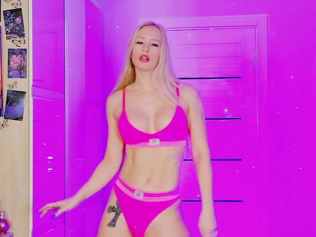 EvaRoss's BongaCams show and profile