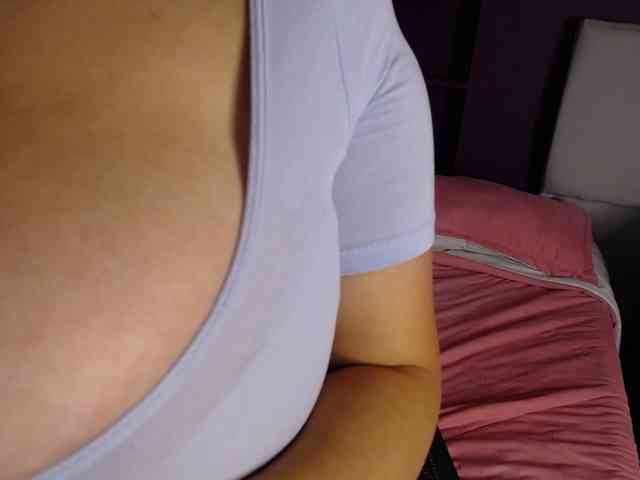 PamelaJohnsonn webcam