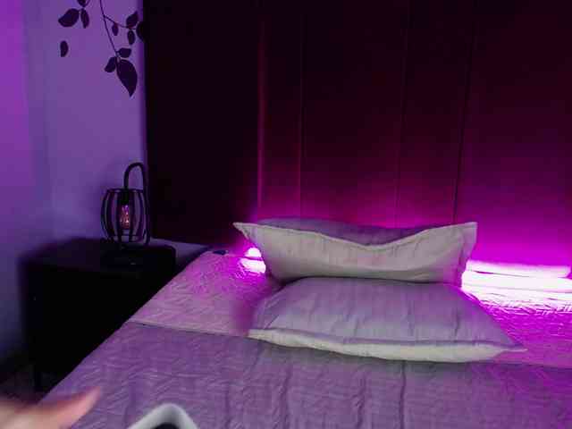 PamelaJohnsonn webcam